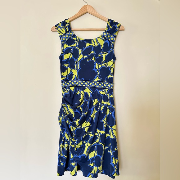 BCBGMAXAZRIA Casual Dress -Sheath: Blue Print Dress size extra small - Picture 3 of 8